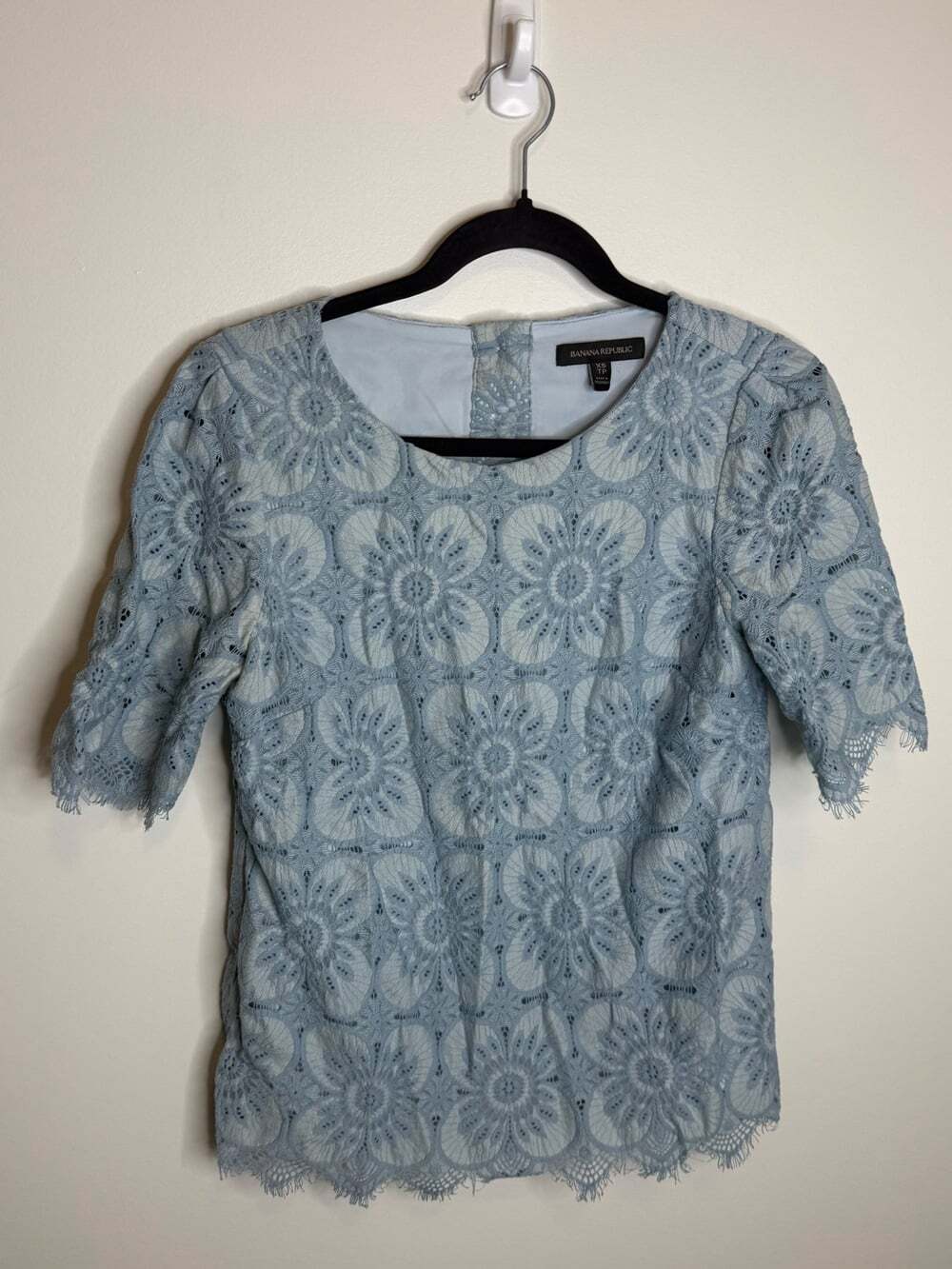 Banana Republic Powder Blue Floral Lace Blouse size xs